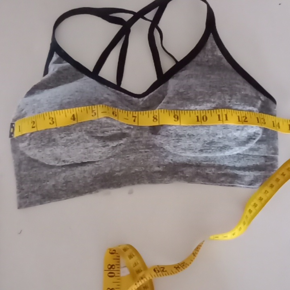 Woman's sports bra - Picture 6 of 6
